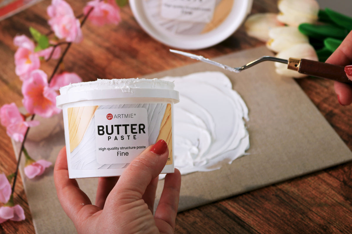 Dodajte dubinu svom delu uz Artmie Butter strukturnu pastu