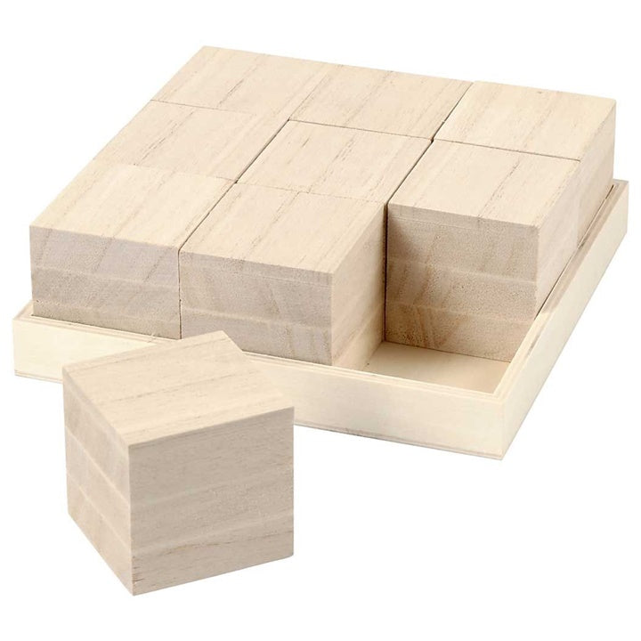 Drvene kocke u poslužavniku