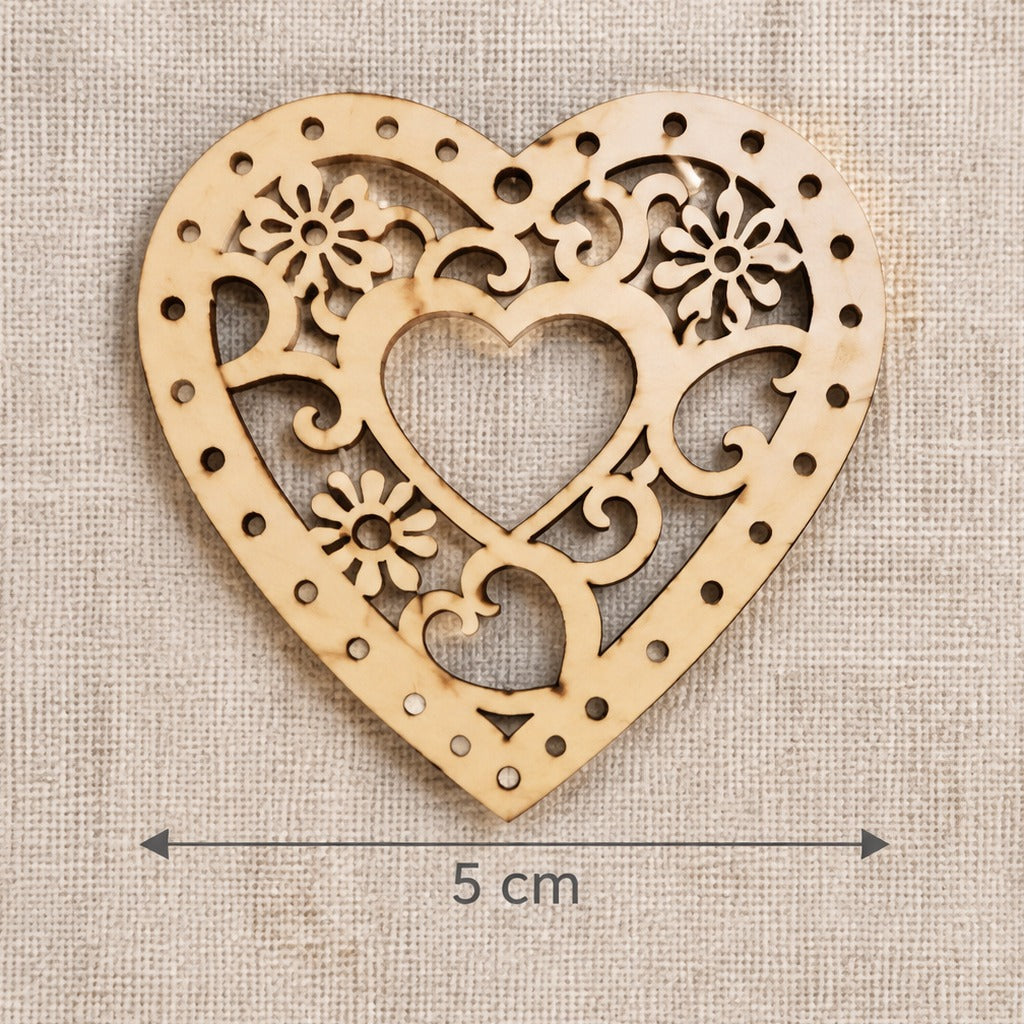 Drveni ukrasi srce sa ornamentom 5 x 5 cm - set od 5 kom