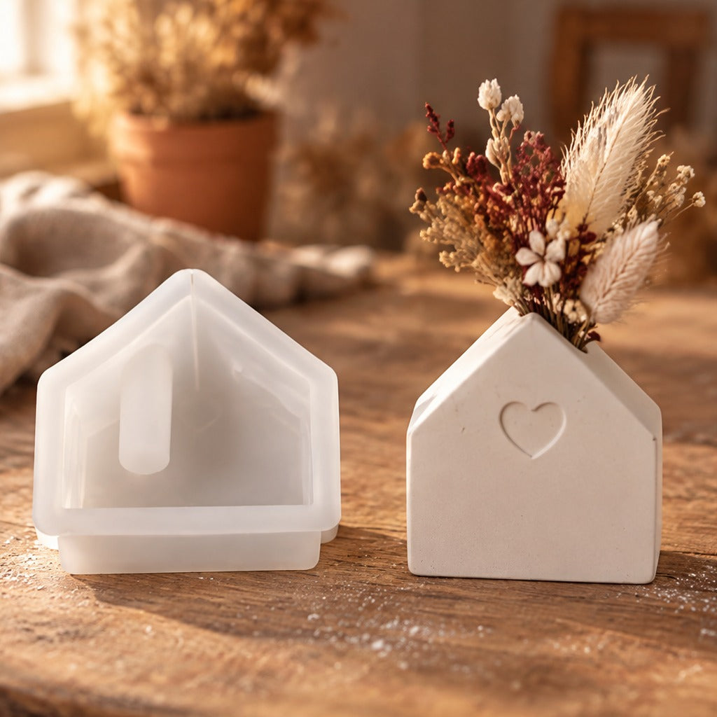 Silikonski kalup za livenje mini vazica za sušeno cveće – kućica – 5,1 × 5,9 cm
