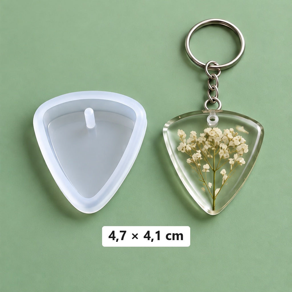 zaobljeni trougao 4,7 × 4,1 cm + 3 alke za ključeve